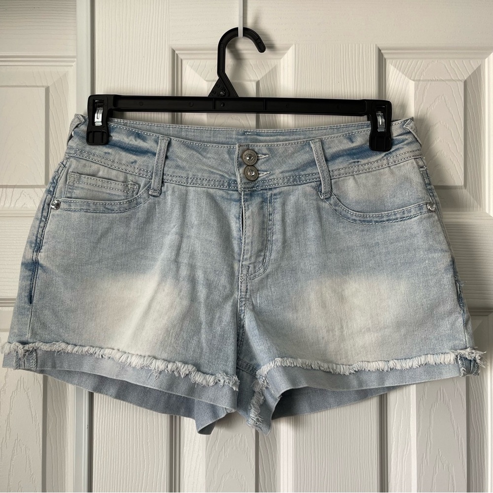 Wallflower  The Luscious Curvy  Fit Light  Wash Women’s Shorts Frayed Hem  Sz. 9